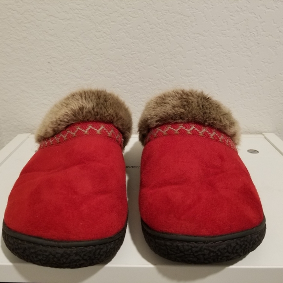Isotoner SmartZone Red Comfort Faux Fur Suede Memory Foam Slippers Sz 7.5-8 - Picture 7 of 8